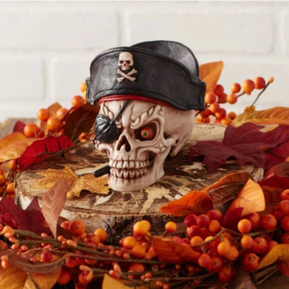 Grinning Pirate Skull - Picture 2 of 5